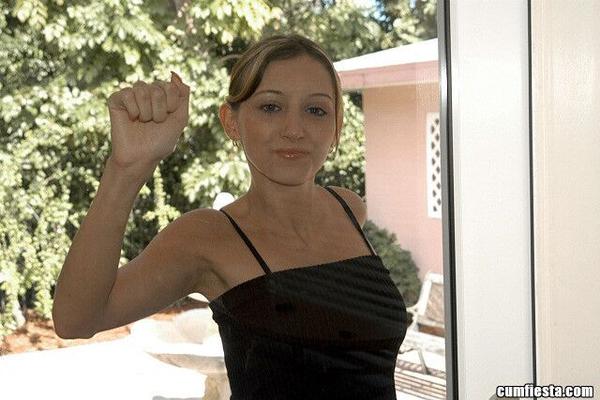 Tiffany Holiday taucht zum Ficken auf