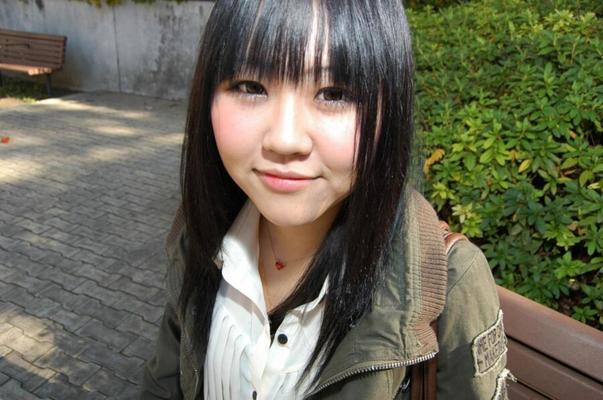 Yui Amemiya tira, toma banho e fode