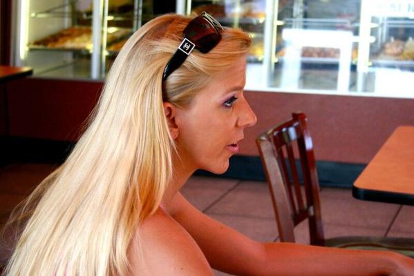 MILF Lexi Lamour holt Jaclyn Case für ihren Ehemann