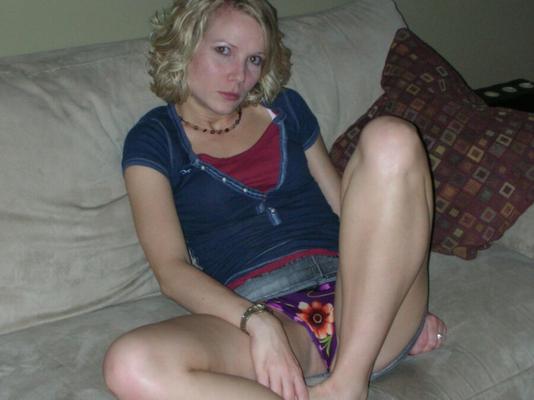 Blonde dünne US-MILF hat Spaß