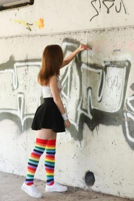 Nata Ocean – Outdoor-Sex in Regenbogensocken