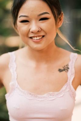 Die asiatisch-amerikanische Lulu Chu bekommt einen Knochen