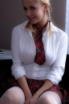 巨乳女子高生が犯される