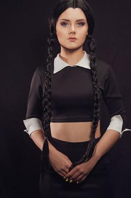 Emily Cutie - La familia Addams Una parodia XXX