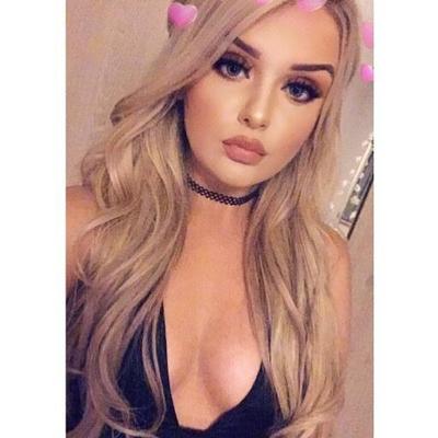 Abbie - A idiota idiota do Instagram quer sua urina nos lábios