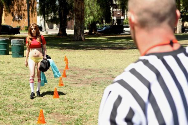Faye Reagan follándose a su entrenador de fútbol