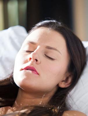 Expressão facial feminina enquanto fode