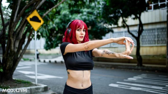 メリナ・ラストのコロンビア人美女がトレーナーとセックス