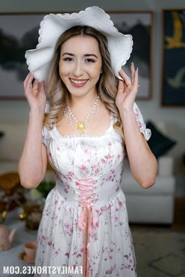 Isabella Niceyo, Sweet Sophiayo A Spoon of Cum For Your Tea