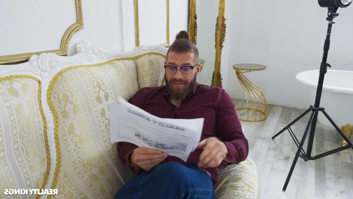 Алексис Кристал, угадайте, что у меня есть в своей киске