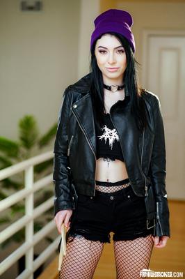 Verão renee yo, Raven Lane yo a guerra por sua atenção