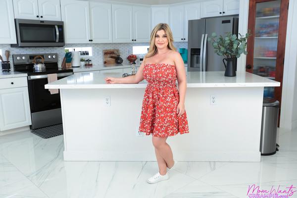 MomWantsCreampie Andie Anderson A Good Deed For Stepmom