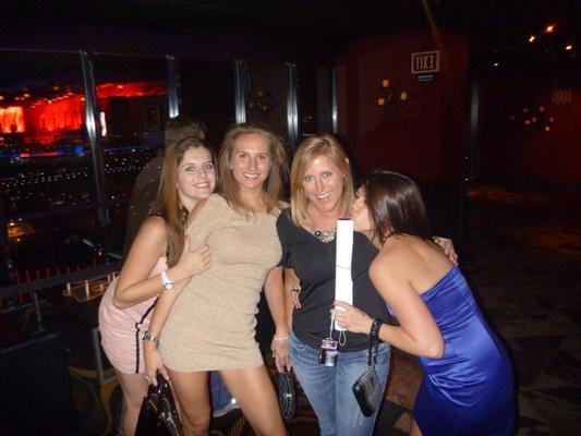 Noche de citas en el club
