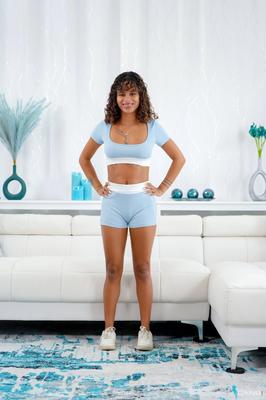 Isabella Jules yo From Retail To Fucking In Public